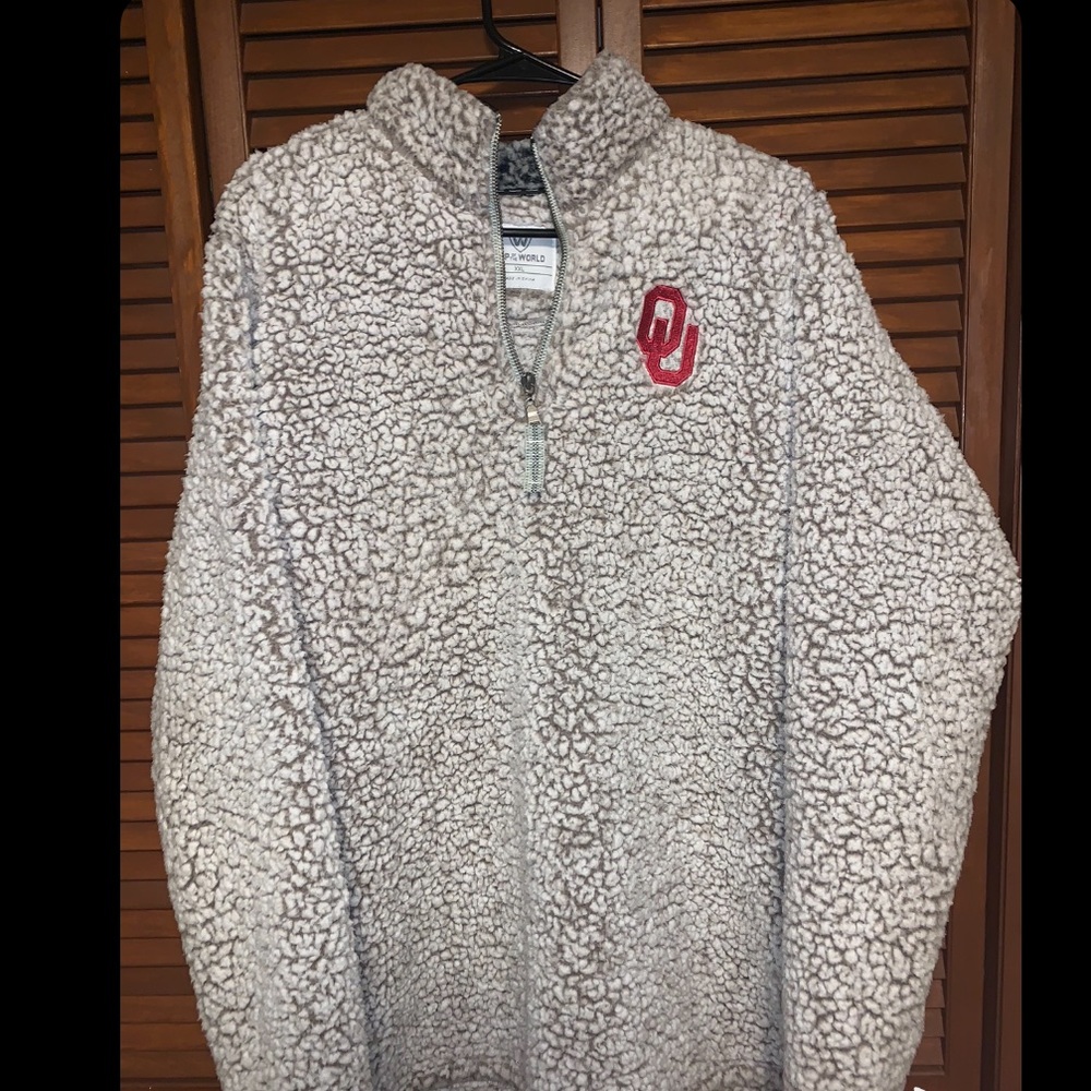 Top of the world OU pullover